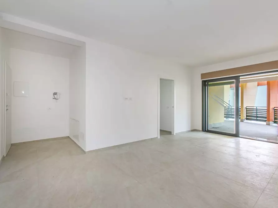 Immagine 19 di Appartamento in vendita  in Via Tiberio a Aprilia