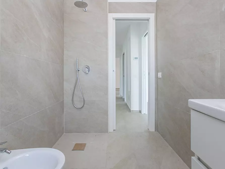 Immagine 31 di Appartamento in vendita  in Via Tiberio a Aprilia