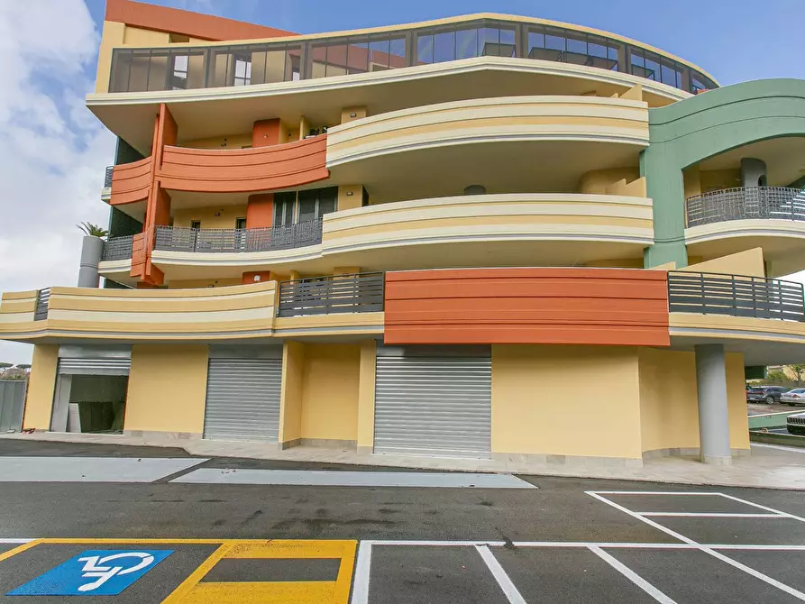 Immagine 11 di Locale commerciale in vendita  in Via Tiberio a Aprilia