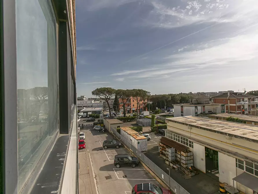 Immagine 7 di Ufficio in vendita  in Via Castelli Romani 41 a Pomezia