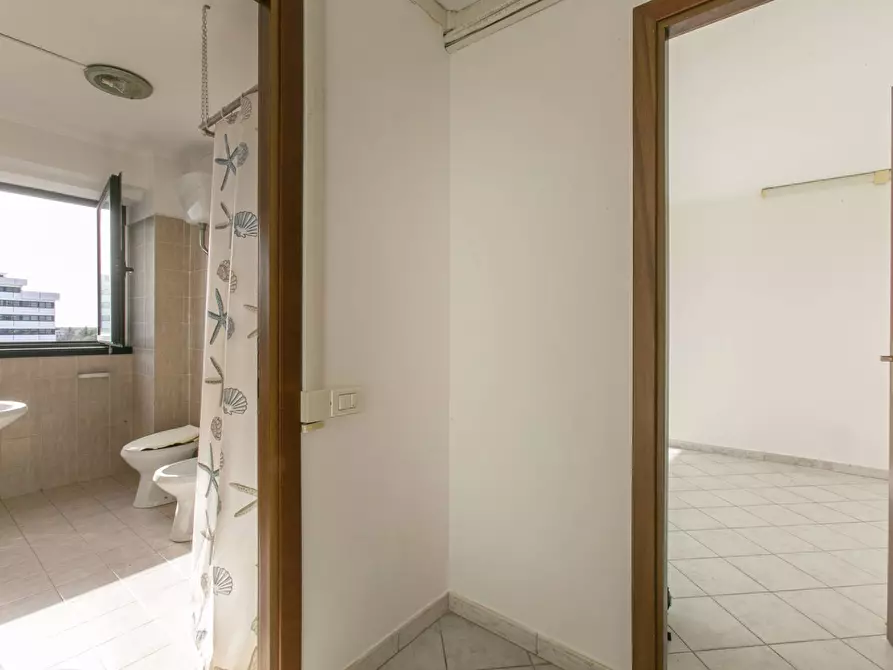 Immagine 18 di Ufficio in vendita  in Via Castelli Romani 41 a Pomezia