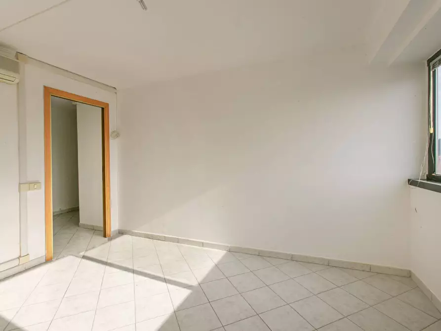 Immagine 5 di Ufficio in vendita  in Via Castelli Romani 41 a Pomezia