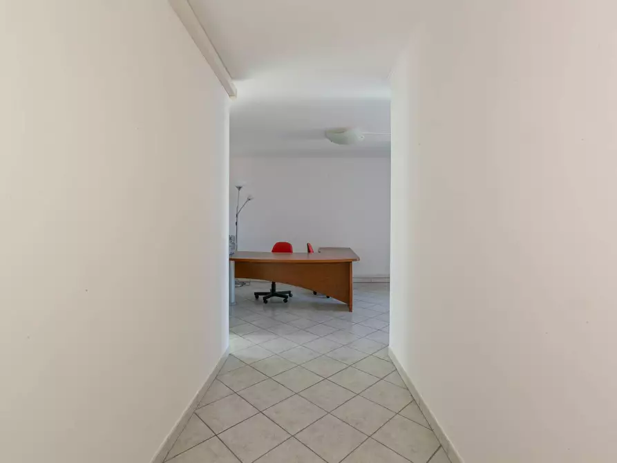 Immagine 9 di Ufficio in vendita  in Via Castelli Romani 41 a Pomezia