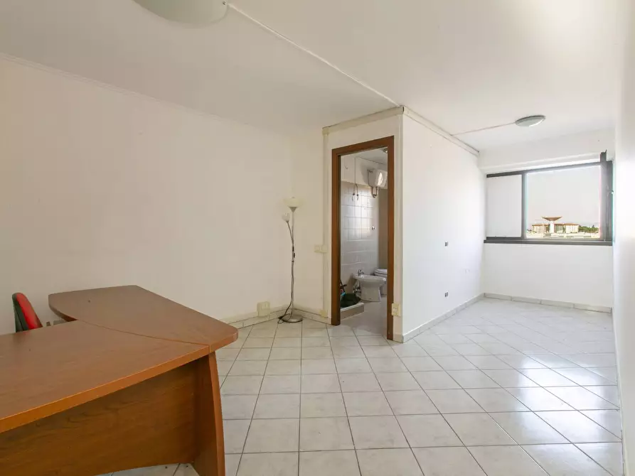 Immagine 13 di Ufficio in vendita  in Via Castelli Romani 41 a Pomezia