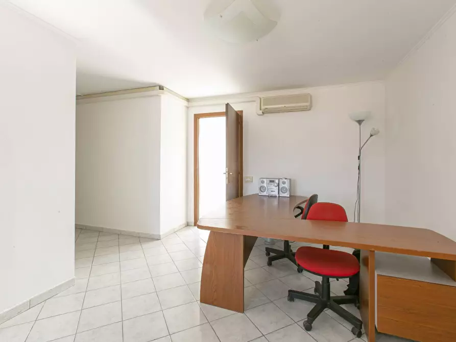 Immagine 14 di Ufficio in vendita  in Via Castelli Romani 41 a Pomezia