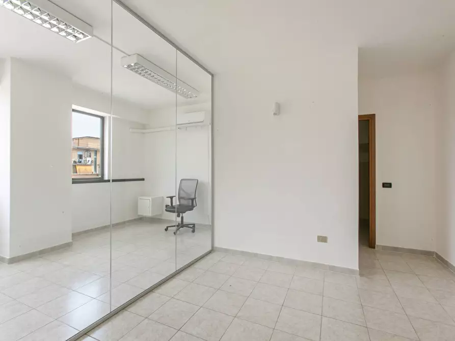 Immagine 2 di Ufficio in vendita  in Via Castelli Romani 41 a Pomezia