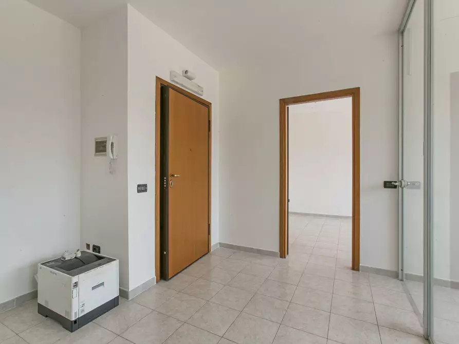 Immagine 3 di Ufficio in vendita  in Via Castelli Romani 41 a Pomezia