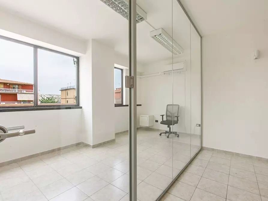 Immagine 4 di Ufficio in vendita  in Via Castelli Romani 41 a Pomezia