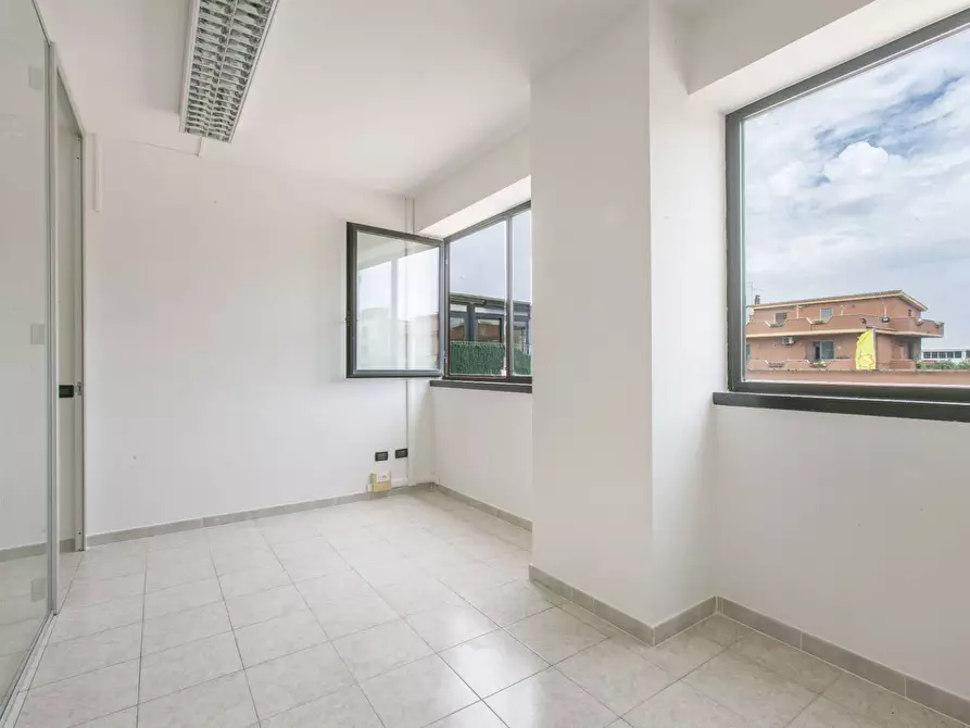 Immagine 7 di Ufficio in vendita  in Via Castelli Romani 41 a Pomezia