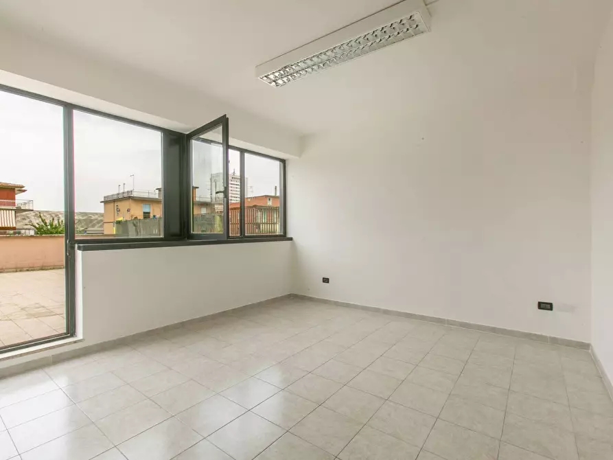 Immagine 13 di Ufficio in vendita  in Via Castelli Romani 41 a Pomezia
