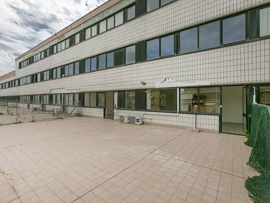 Immagine 17 di Ufficio in vendita  in Via Castelli Romani 41 a Pomezia