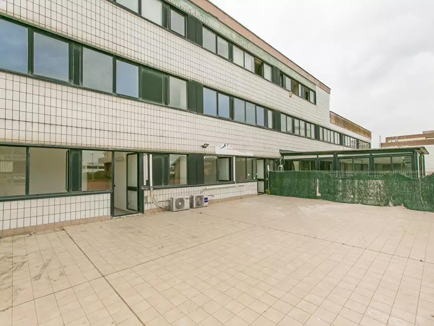Immagine 19 di Ufficio in vendita  in Via Castelli Romani 41 a Pomezia