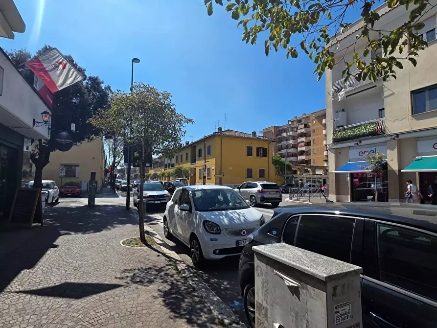 Immagine 12 di Negozio in affitto  in Via Roma 34 a Pomezia