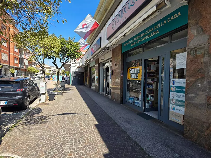 Immagine 15 di Negozio in affitto  in Via Roma 34 a Pomezia