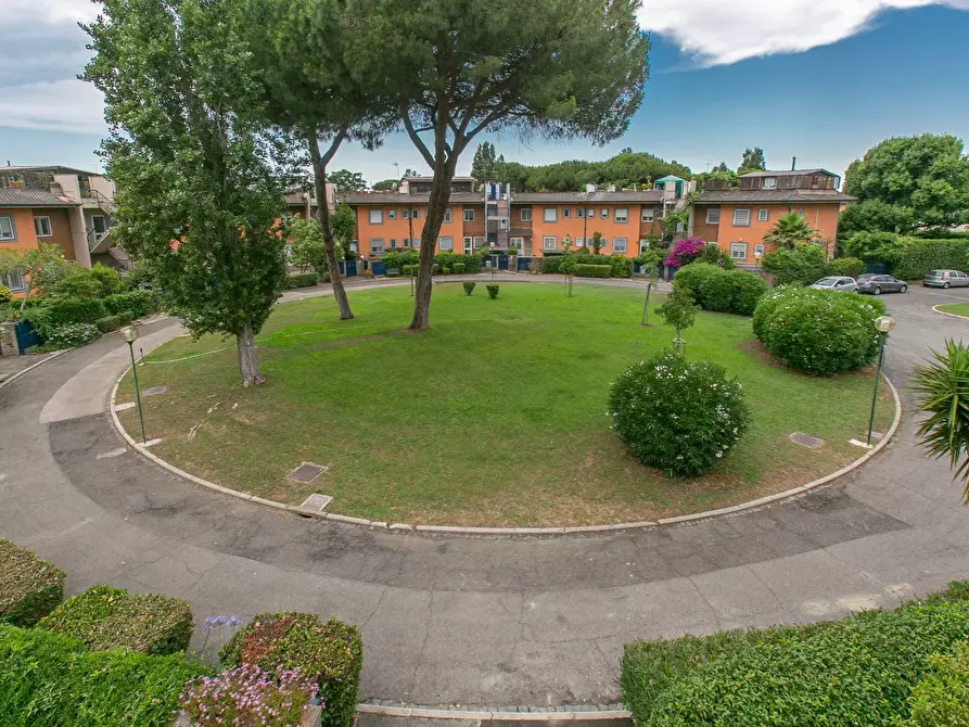 Immagine 4 di Appartamento in vendita  in Largo Nearco 5 a Roma