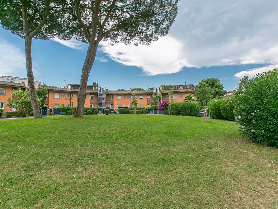 Immagine 25 di Appartamento in vendita  in Largo Nearco 5 a Roma