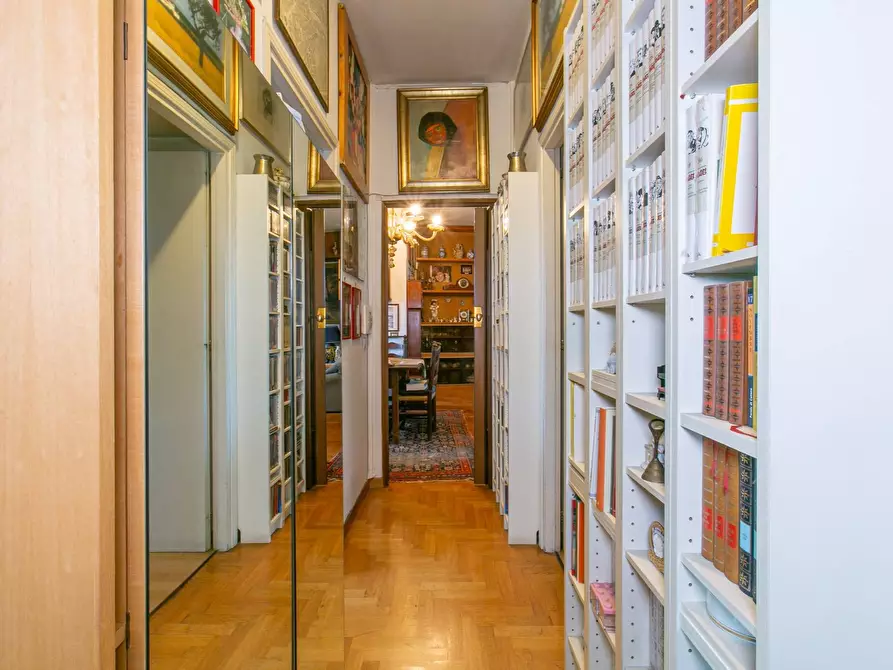 Immagine 12 di Appartamento in vendita  in Largo Nearco 5 a Roma