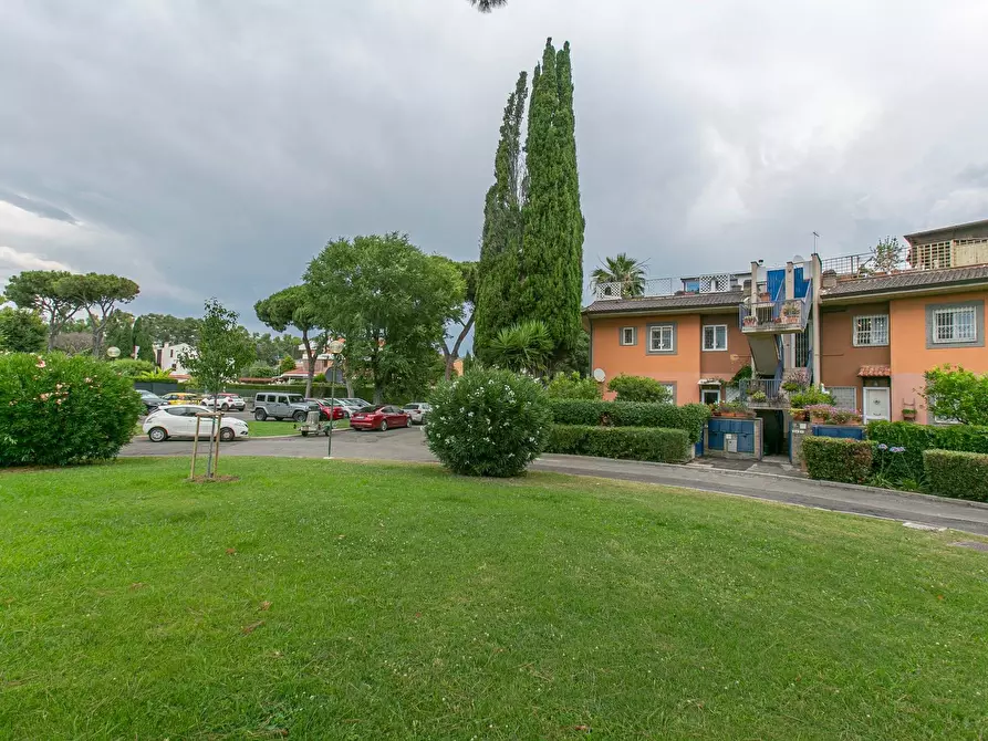 Immagine 5 di Appartamento in vendita  in Largo Nearco 5 a Roma