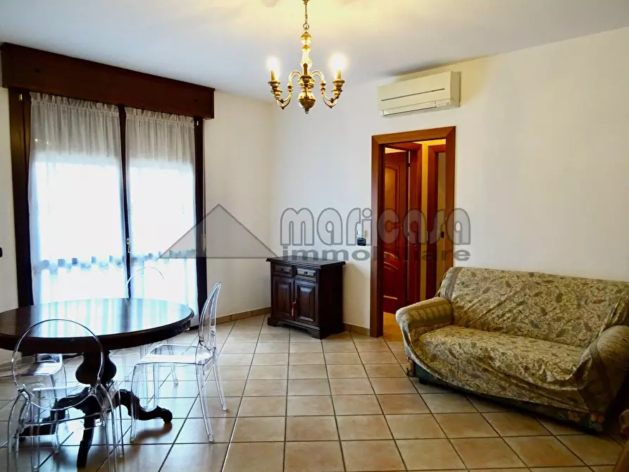 Immagine 2 di Appartamento in affitto  in via Rossellini a Ferrara