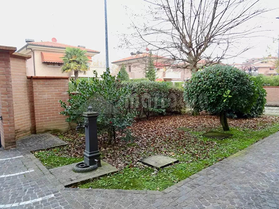 Immagine 25 di Appartamento in affitto  in via Rossellini a Ferrara