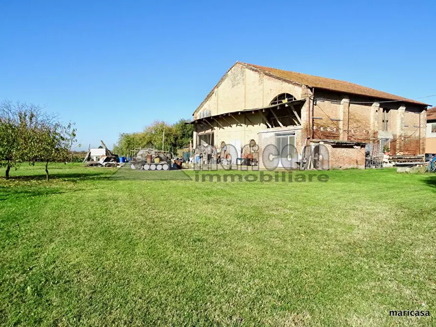 Immagine 7 di Rustico / casale in vendita  in via Rocca a Ferrara