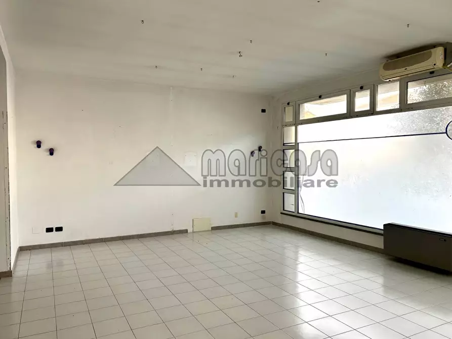 Immagine 2 di Locale commerciale in vendita  in via Puccini a Codigoro