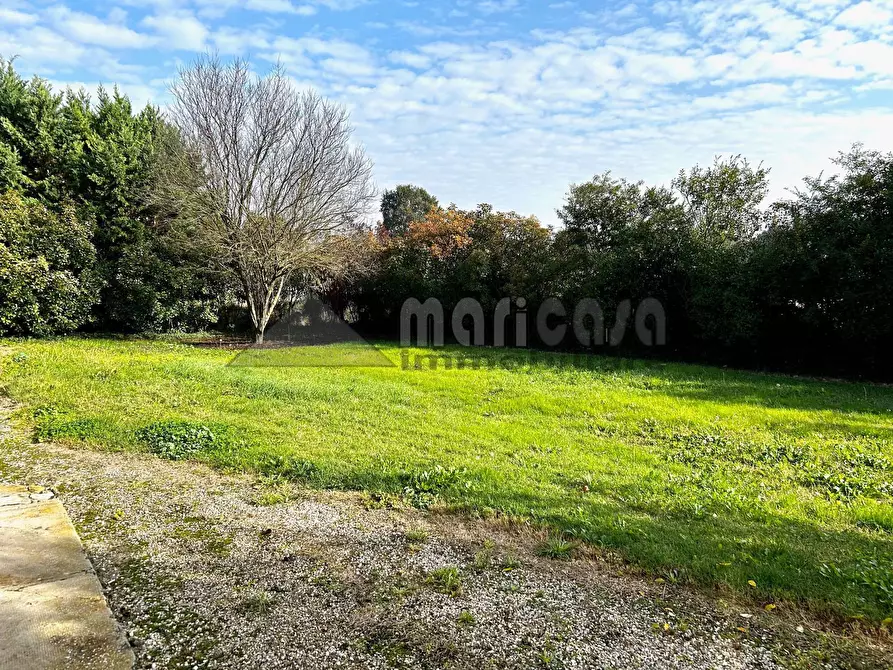 Immagine 5 di Rustico / casale in vendita  in via Rocca Marrara a Ferrara