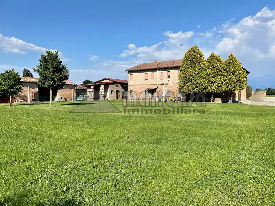 Immagine 21 di Rustico / casale in vendita  in via Rocca Marrara a Ferrara