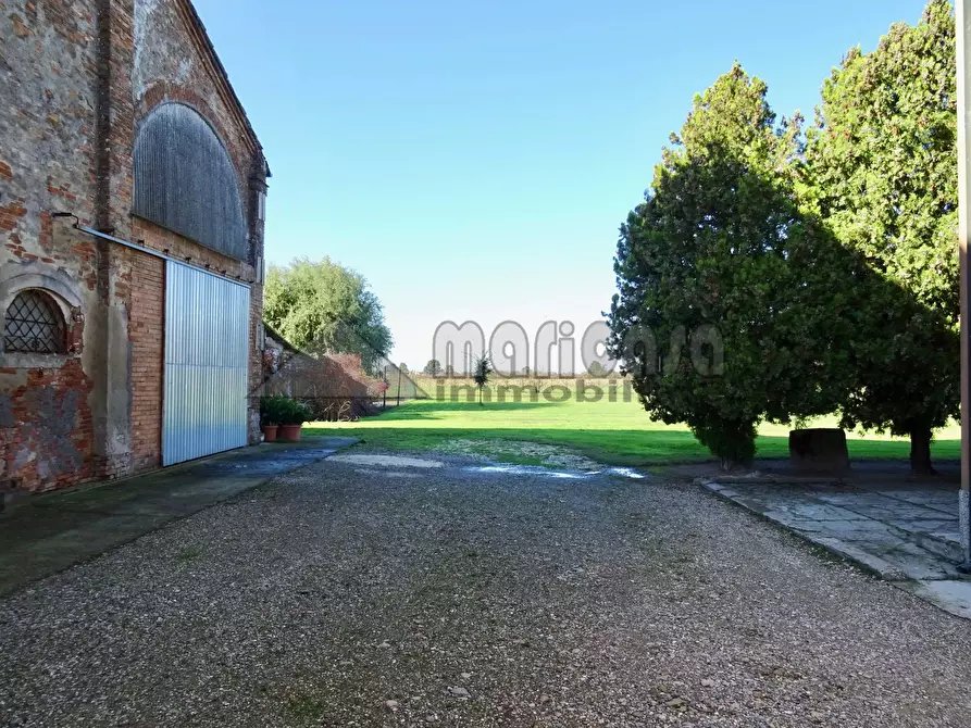 Immagine 12 di Rustico / casale in vendita  in via Rocca Marrara a Ferrara