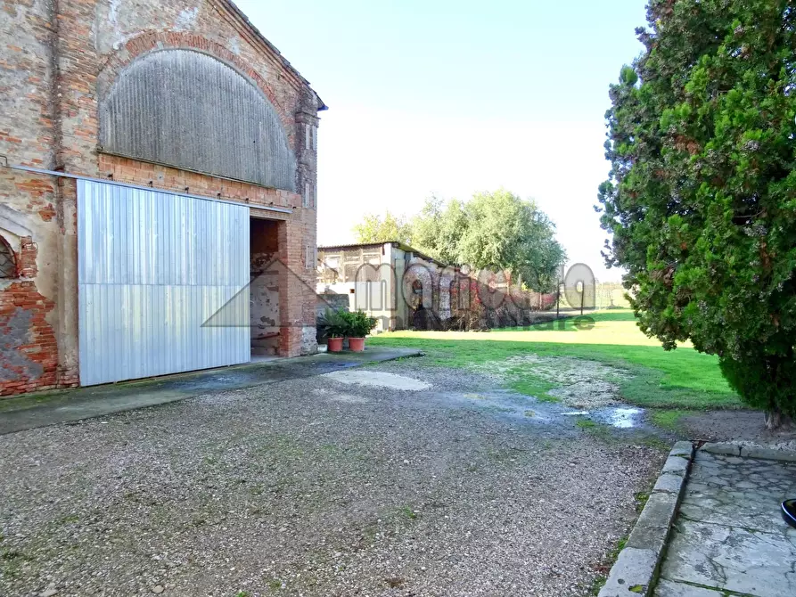 Immagine 1 di Rustico / casale in vendita  in via Rocca Marrara a Ferrara