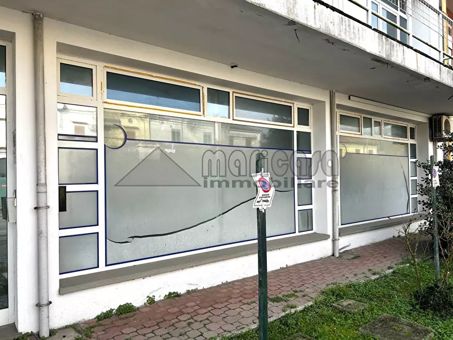 Immagine 1 di Locale commerciale in affitto  in via Puccini a Codigoro