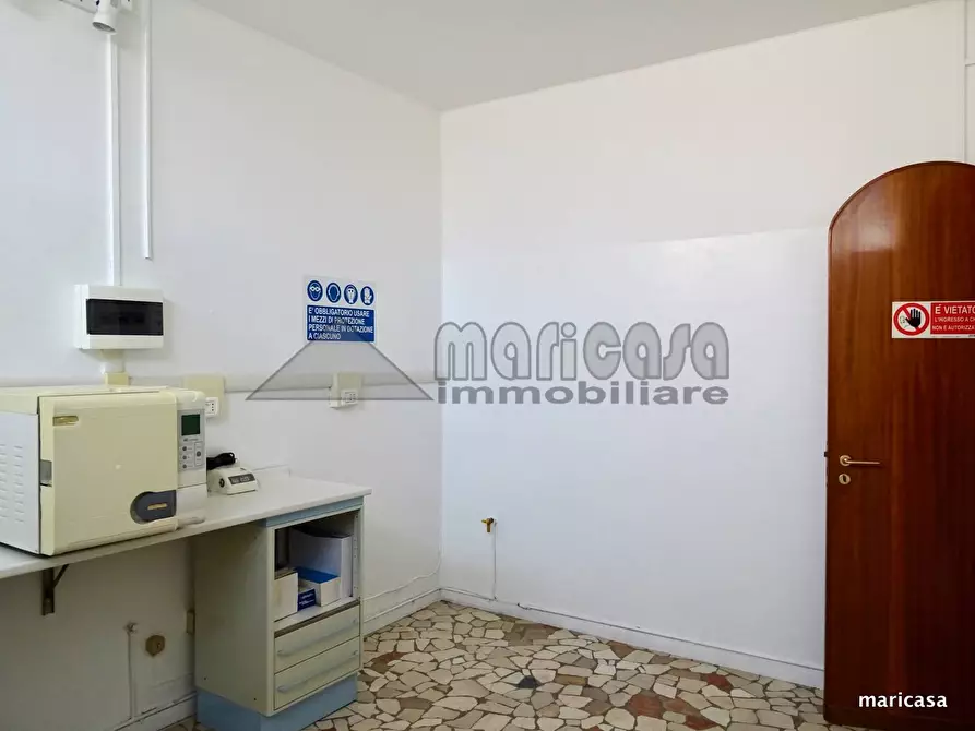 Immagine 34 di Ufficio in vendita  in via Cattaneo a Ferrara