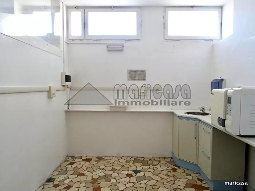 Immagine 10 di Ufficio in vendita  in via Cattaneo a Ferrara