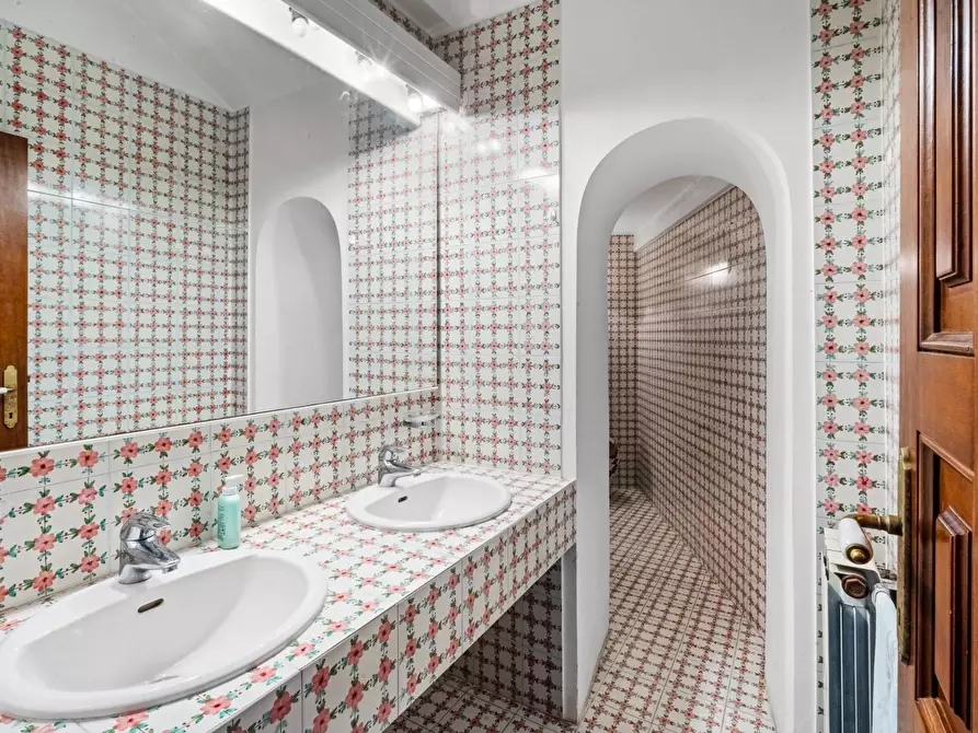 Immagine 9 di Villa in vendita  in Via Privata Gaiassa 9 a Recco