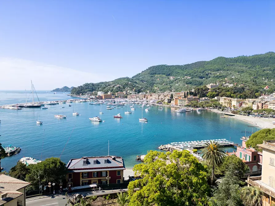 Immagine 11 di Appartamento in vendita  in Piazza Raul Nobili 4 a Santa Margherita Ligure