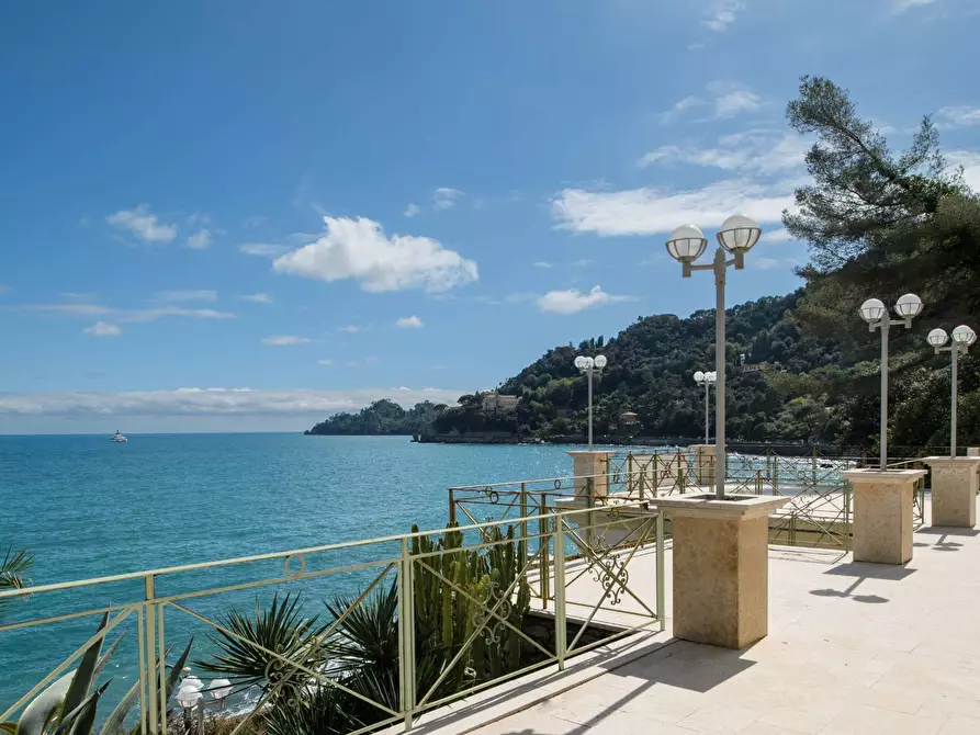 Immagine 11 di Appartamento in vendita  in Lungomare Rossetti 10-12-14a a Santa Margherita Ligure