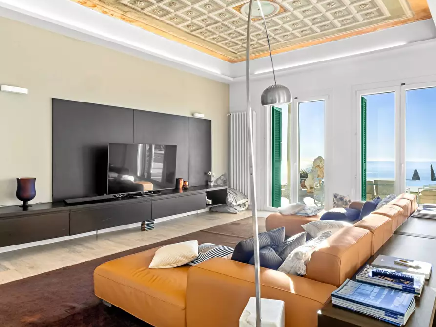 Immagine 2 di Villa in vendita  in Via Antica Torre 1 a Cipressa