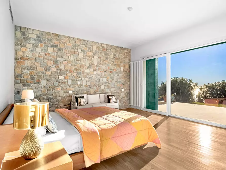 Immagine 13 di Villa in vendita  in Via Antica Torre 1 a Cipressa