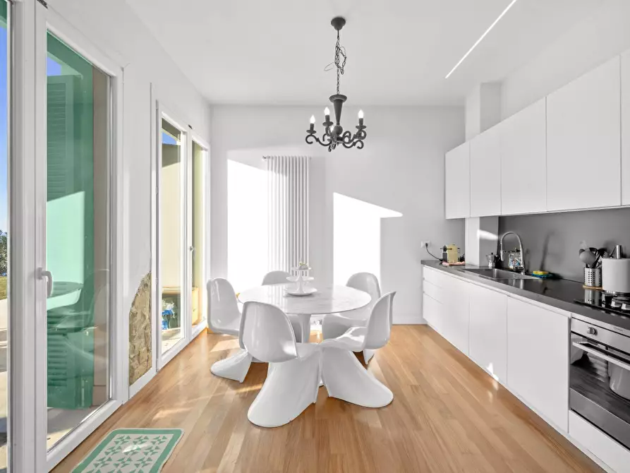 Immagine 21 di Villa in vendita  in Via Antica Torre 1 a Cipressa