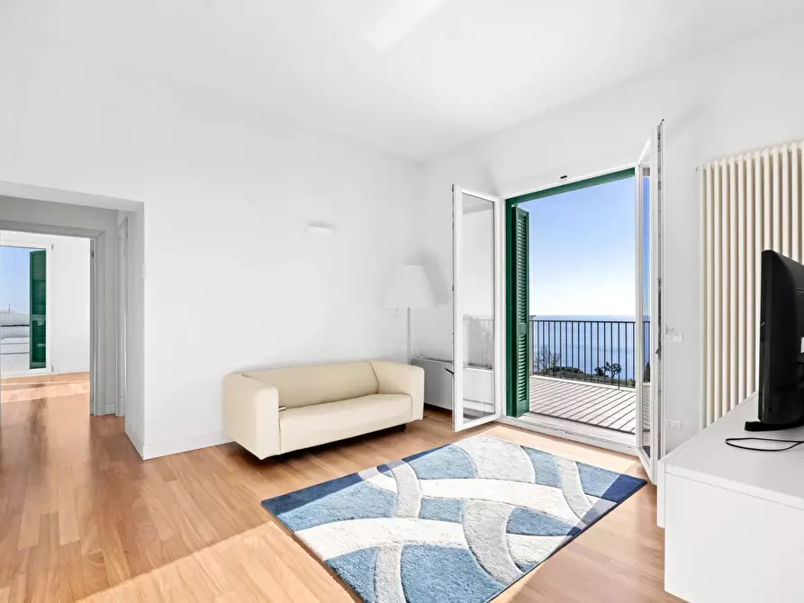 Immagine 27 di Villa in vendita  in Via Antica Torre 1 a Cipressa