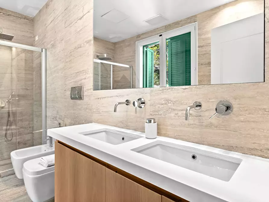 Immagine 29 di Villa in vendita  in Via Antica Torre 1 a Cipressa