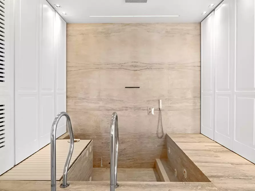 Immagine 31 di Villa in vendita  in Via Antica Torre 1 a Cipressa