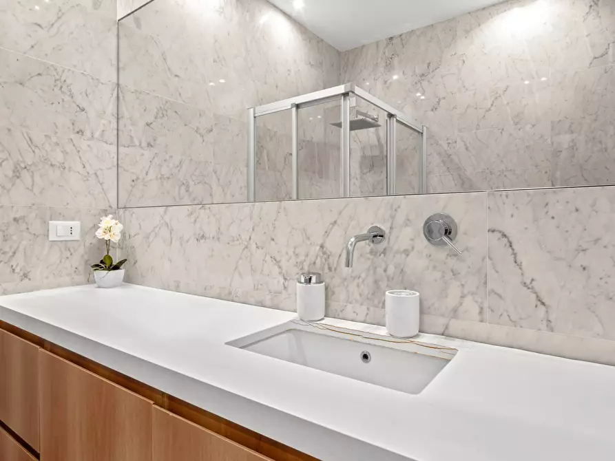 Immagine 36 di Villa in vendita  in Via Antica Torre 1 a Cipressa