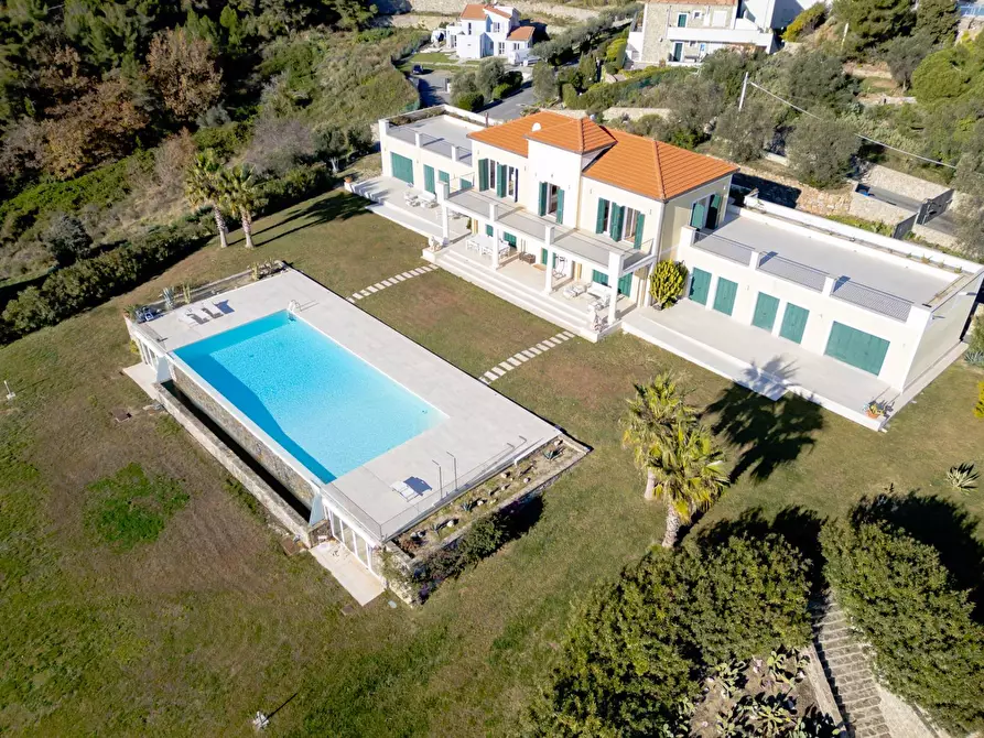 Immagine 44 di Villa in vendita  in Via Antica Torre 1 a Cipressa