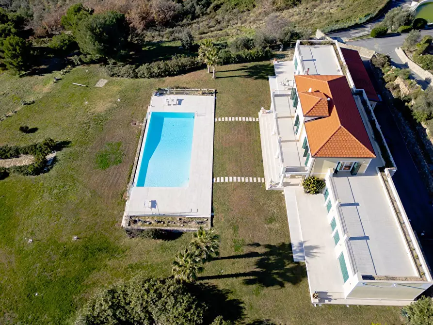 Immagine 45 di Villa in vendita  in Via Antica Torre 1 a Cipressa