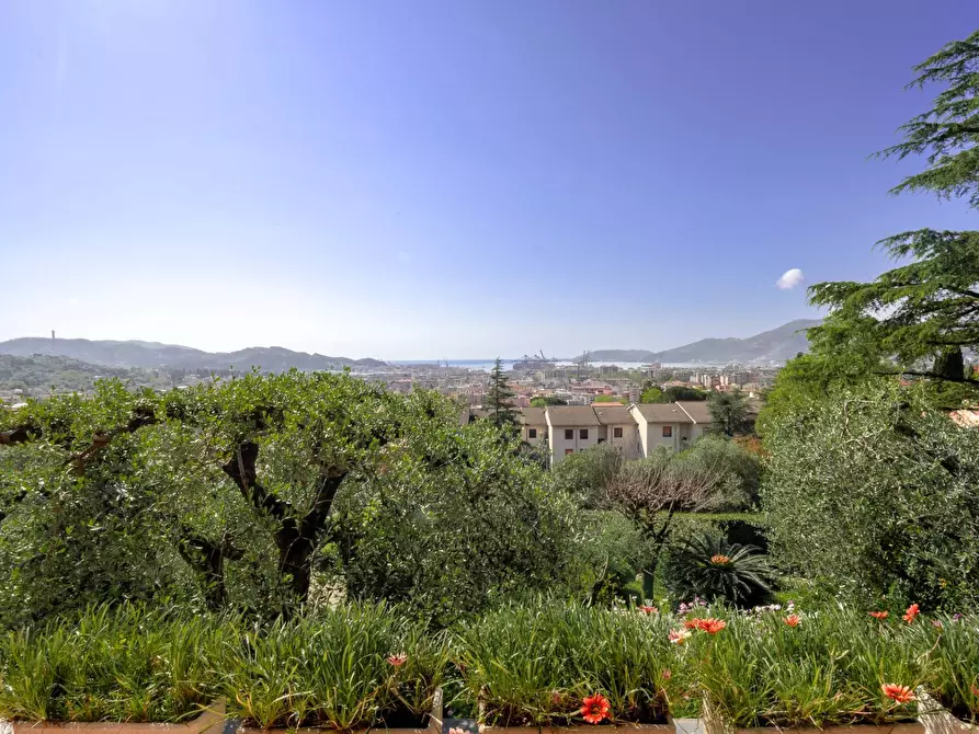 Immagine 42 di Villa in vendita  in Via Montepertico 110 a La Spezia