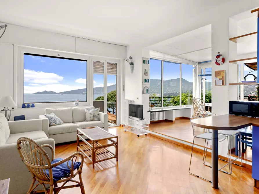 Immagine 17 di Appartamento in vendita  in Via Aurelia 270 a Rapallo