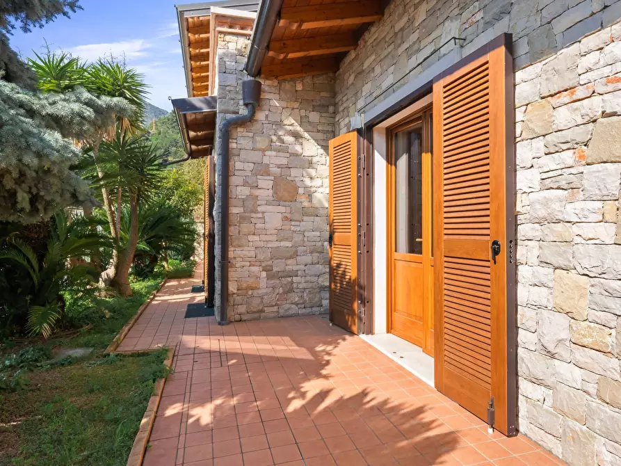 Immagine 3 di Villa in vendita  in Via Milanesa 10/A3 a Limone Sul Garda