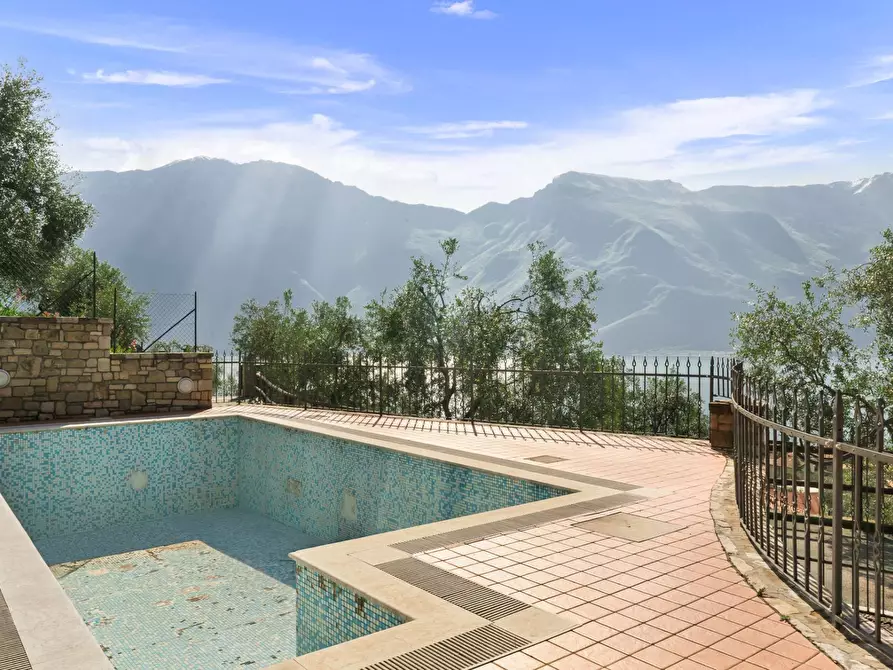 Immagine 10 di Villa in vendita  in Via Milanesa 10/A3 a Limone Sul Garda