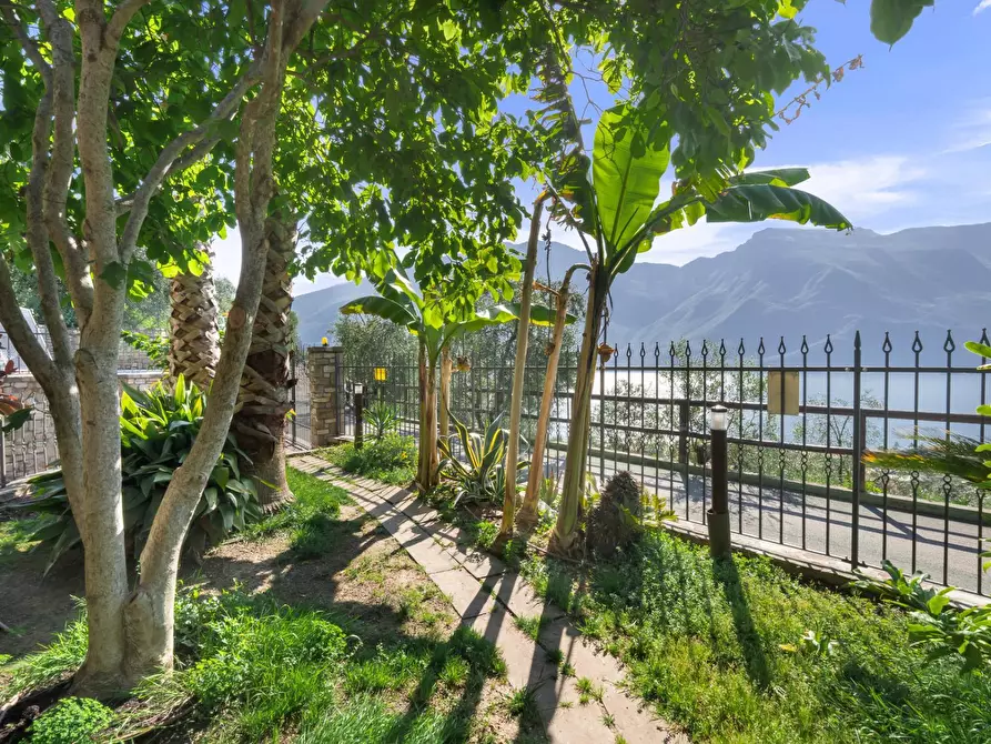 Immagine 14 di Villa in vendita  in Via Milanesa 10/A3 a Limone Sul Garda